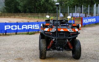 Véhicule tout terrain équipé barquette