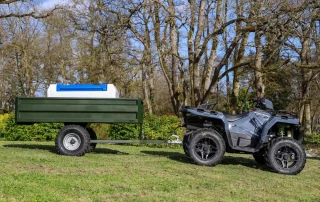 Quad avec remorque et sa cuve d'arrosage 400 litres